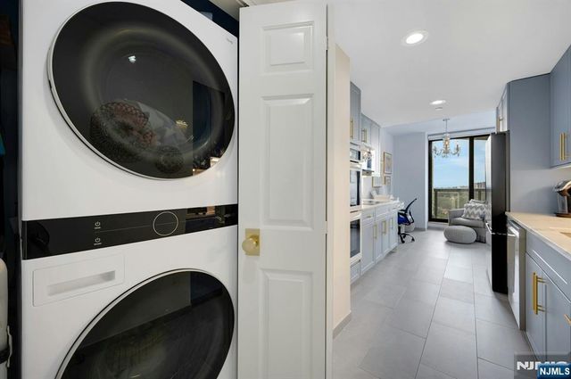 900 Palisade Avenue 17C, Fort Lee, NJ 07024