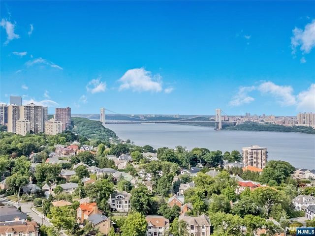 900 Palisade Avenue 17C, Fort Lee, NJ 07024