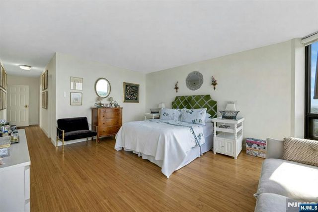 900 Palisade Avenue 17C, Fort Lee, NJ 07024