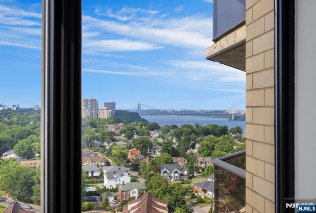 900 Palisade Avenue 17C, Fort Lee, NJ 07024