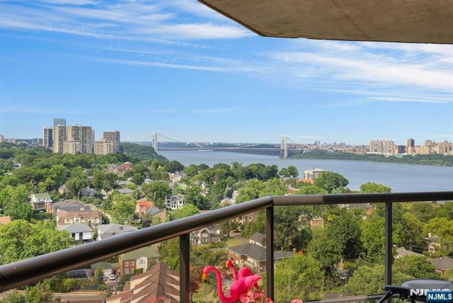 900 Palisade Avenue 17C, Fort Lee, NJ 07024