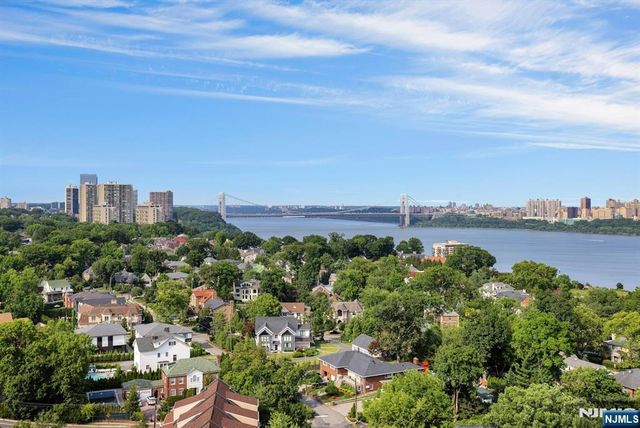 900 Palisade Avenue 17C, Fort Lee, NJ 07024