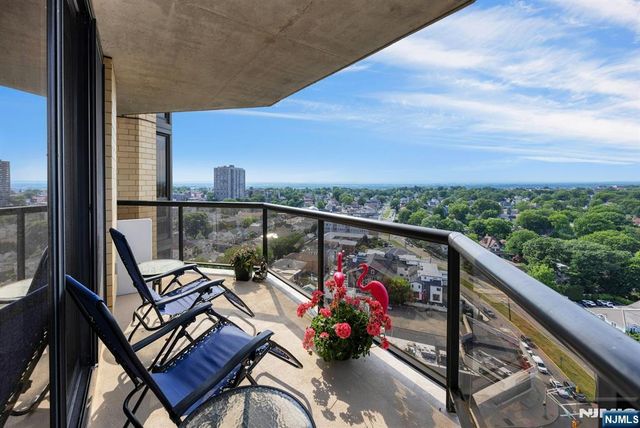 900 Palisade Avenue 17C, Fort Lee, NJ 07024