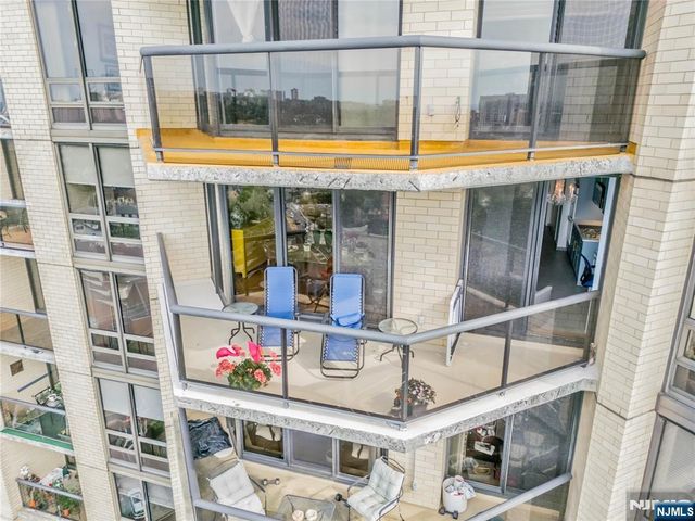 900 Palisade Avenue 17C, Fort Lee, NJ 07024
