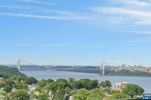 900 Palisade Avenue 17C, Fort Lee, NJ 07024