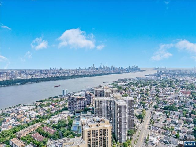 900 Palisade Avenue 17C, Fort Lee, NJ 07024