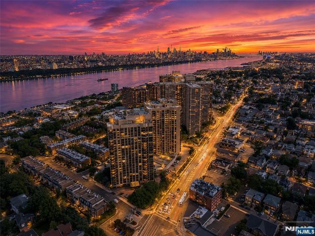900 Palisade Avenue 17C, Fort Lee, NJ 07024