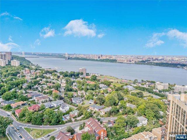 900 Palisade Avenue 17C, Fort Lee, NJ 07024