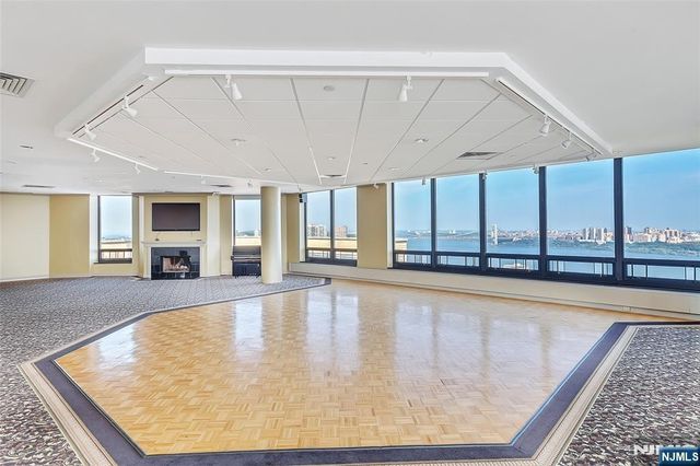 900 Palisade Avenue 17C, Fort Lee, NJ 07024