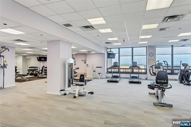 900 Palisade Avenue 17C, Fort Lee, NJ 07024