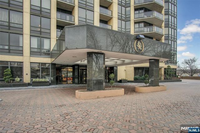 900 Palisade Avenue 17C, Fort Lee, NJ 07024