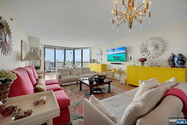 900 Palisade Avenue 17C, Fort Lee, NJ 07024