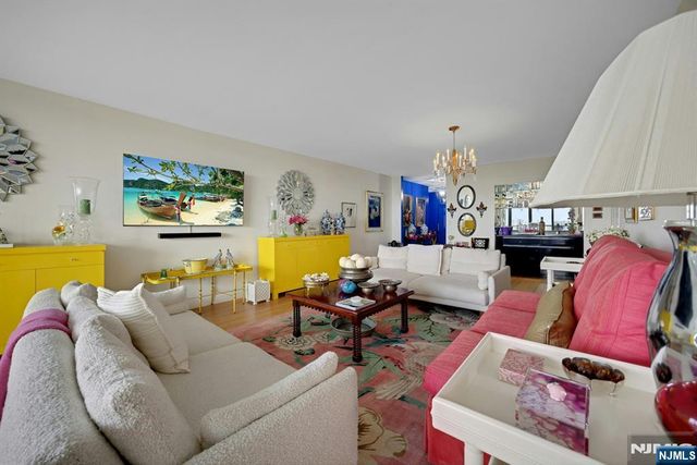 900 Palisade Avenue 17C, Fort Lee, NJ 07024