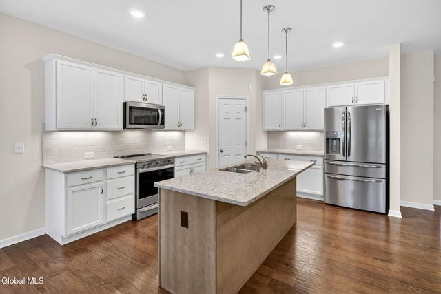 16 Hearthstone Drive, Halfmoon, NY 12118