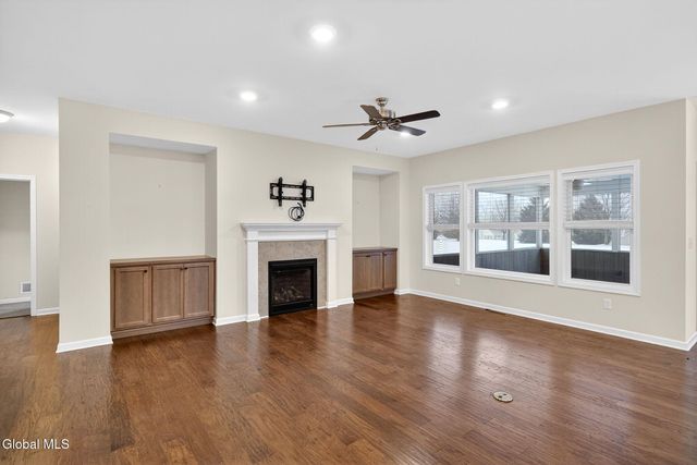 16 Hearthstone Drive, Halfmoon, NY 12118