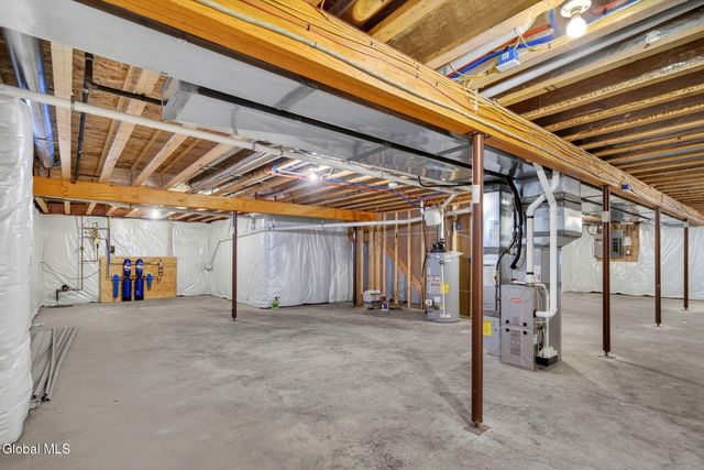 16 Hearthstone Drive, Halfmoon, NY 12118