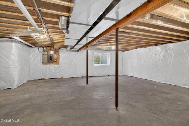 16 Hearthstone Drive, Halfmoon, NY 12118