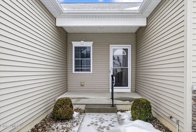 16 Hearthstone Drive, Halfmoon, NY 12118