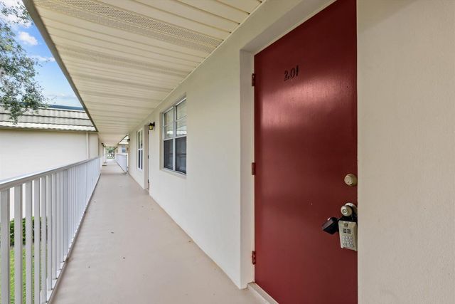 8 Vista Gardens Trail 201, Vero Beach, FL 32962