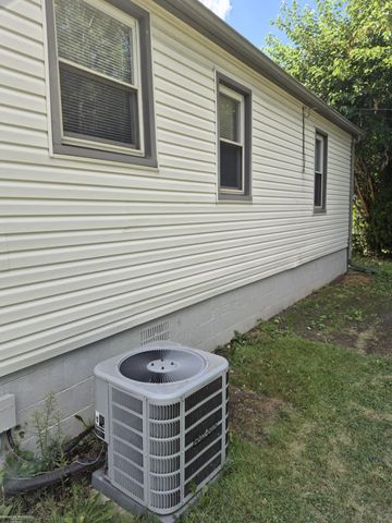 20585 Anita Road, Harper Woods, MI 48225