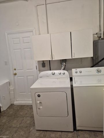 20585 Anita Road, Harper Woods, MI 48225