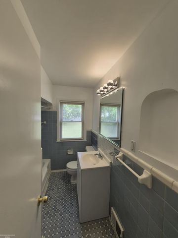20585 Anita Road, Harper Woods, MI 48225