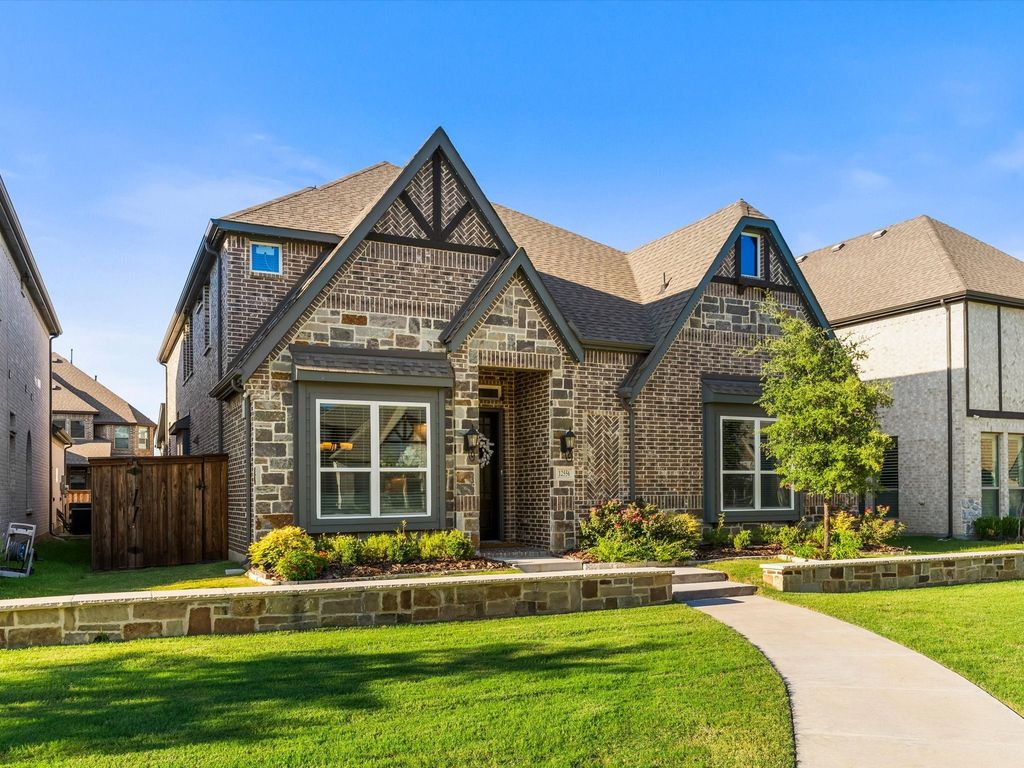 12556 Royal Oaks Lane, Farmers Branch, TX 75234