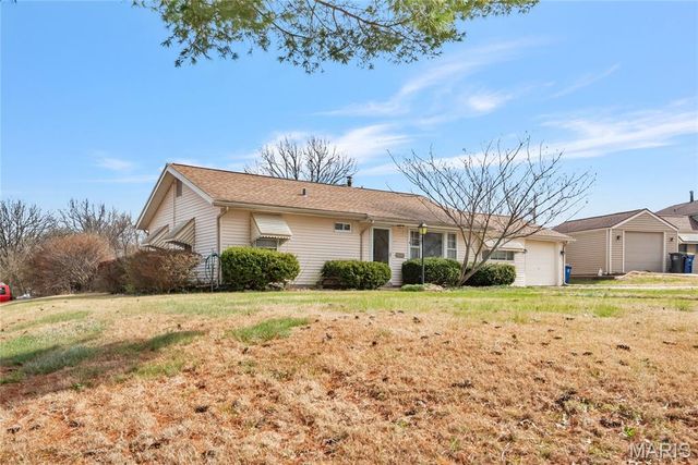 3240 Lynros Drive, St Ann, MO 63074