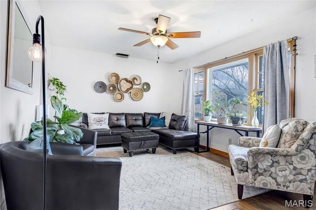 3240 Lynros Drive, St Ann, MO 63074