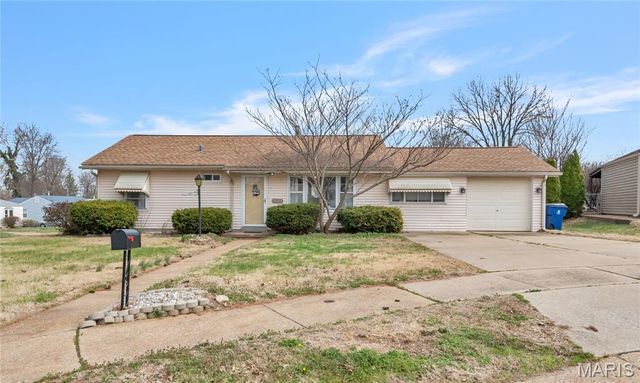 3240 Lynros Drive, St Ann, MO 63074