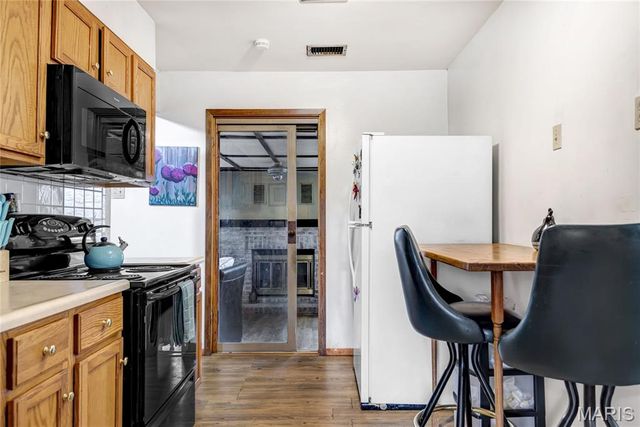 3240 Lynros Drive, St Ann, MO 63074