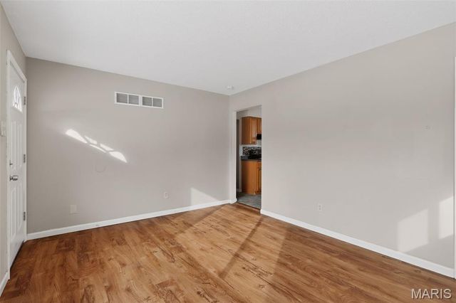 9033 Bobb Avenue, St Louis, MO 63114