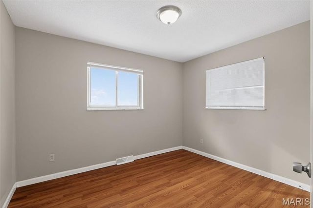 9033 Bobb Avenue, St Louis, MO 63114