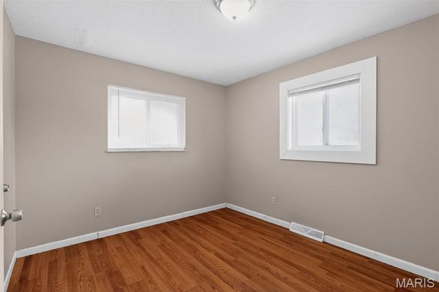 9033 Bobb Avenue, St Louis, MO 63114