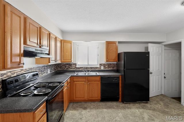 9033 Bobb Avenue, St Louis, MO 63114