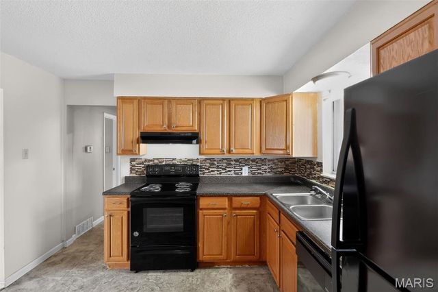 9033 Bobb Avenue, St Louis, MO 63114