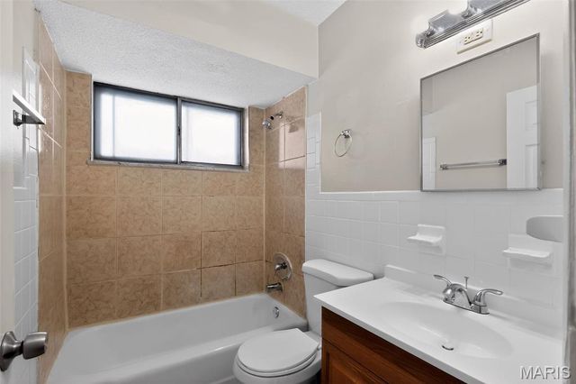 9033 Bobb Avenue, St Louis, MO 63114