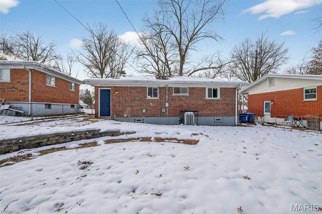 9033 Bobb Avenue, St Louis, MO 63114