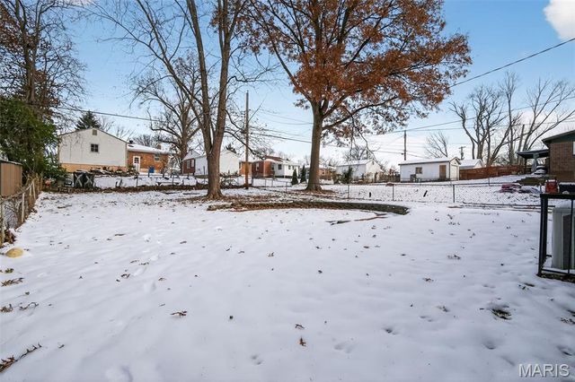 9033 Bobb Avenue, St Louis, MO 63114