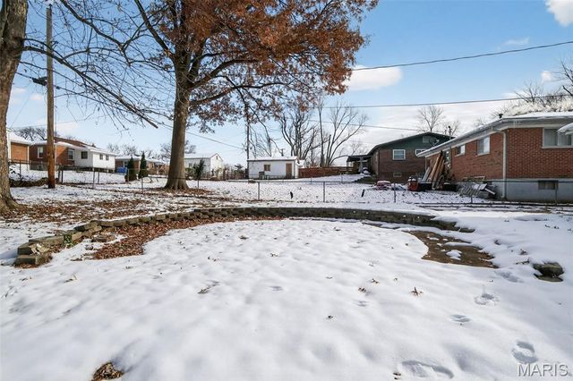 9033 Bobb Avenue, St Louis, MO 63114