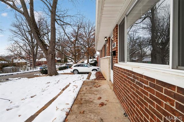 9033 Bobb Avenue, St Louis, MO 63114