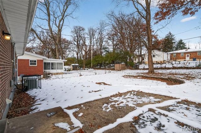 9033 Bobb Avenue, St Louis, MO 63114