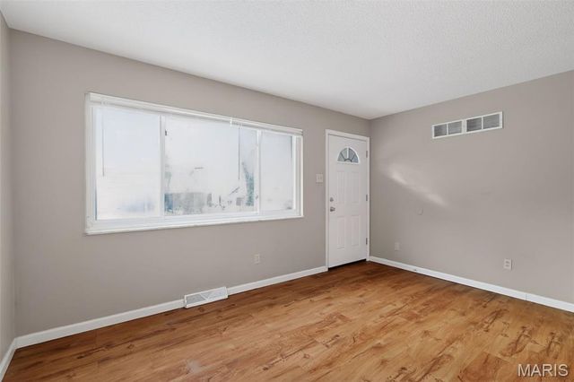 9033 Bobb Avenue, St Louis, MO 63114