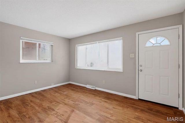 9033 Bobb Avenue, St Louis, MO 63114