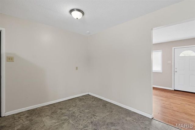 9033 Bobb Avenue, St Louis, MO 63114