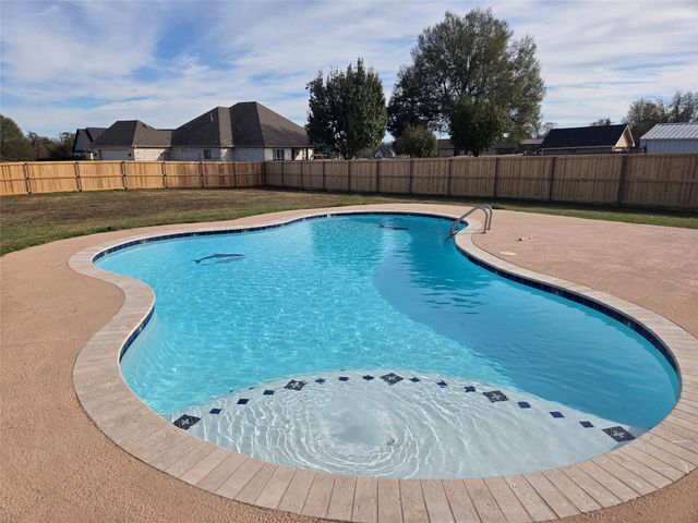 3940 47th Street NE, Paris, TX 75462