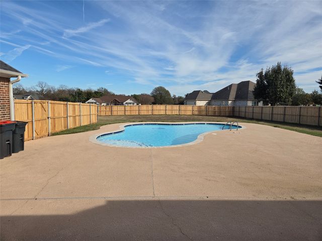 3940 47th Street NE, Paris, TX 75462