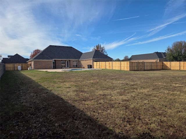 3940 47th Street NE, Paris, TX 75462