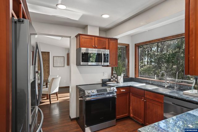 1156 NW Charlemagne Pl, Corvallis, OR 97330