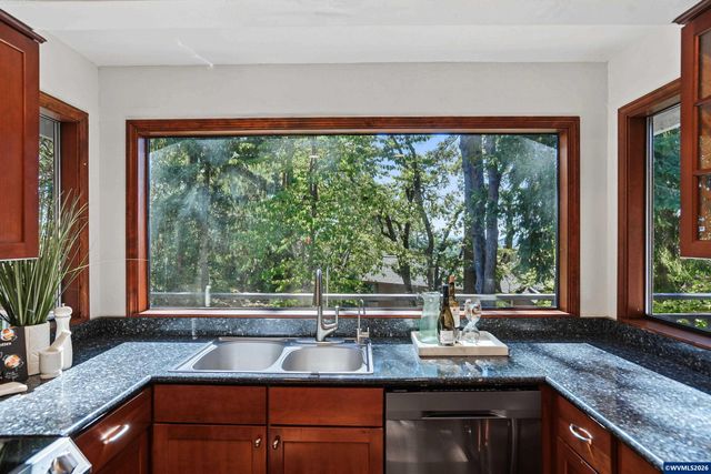 1156 NW Charlemagne Pl, Corvallis, OR 97330